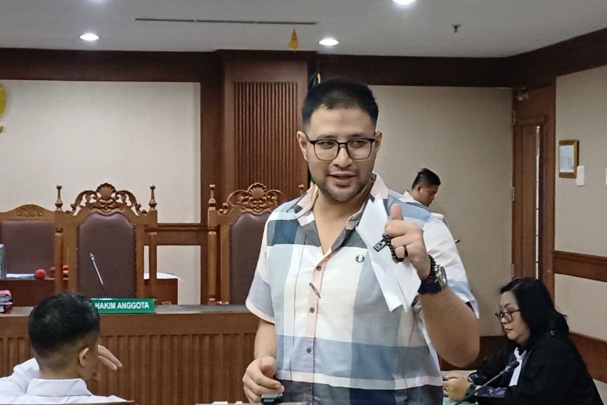 Ammar Zoni Kirim Bunga dan Surat dari Lapas Cipinang untuk Pacar