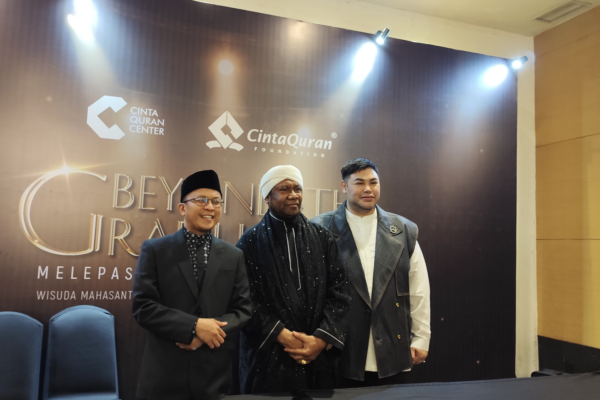 Ivan Gunawan Resmi Jadi Orang Tua Asuh 20 Santri