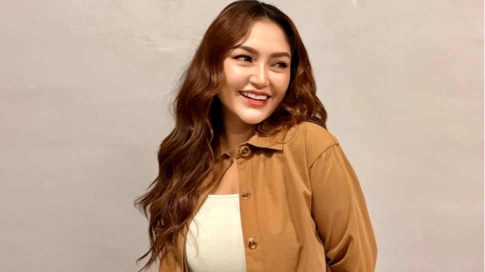 Penampilan Terbaru Siti Badriah Usai 2 Bulan Operasi Payudara–Fat Graft