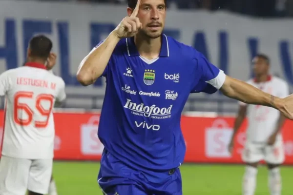 Persib Bungkam Malut United 2-0,