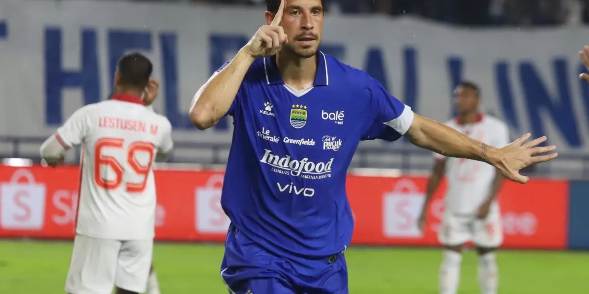 Persib Bungkam Malut United 2-0,